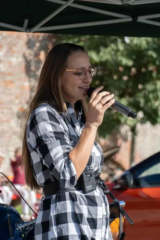 Michi singt beim Einstein-Marathon 2023